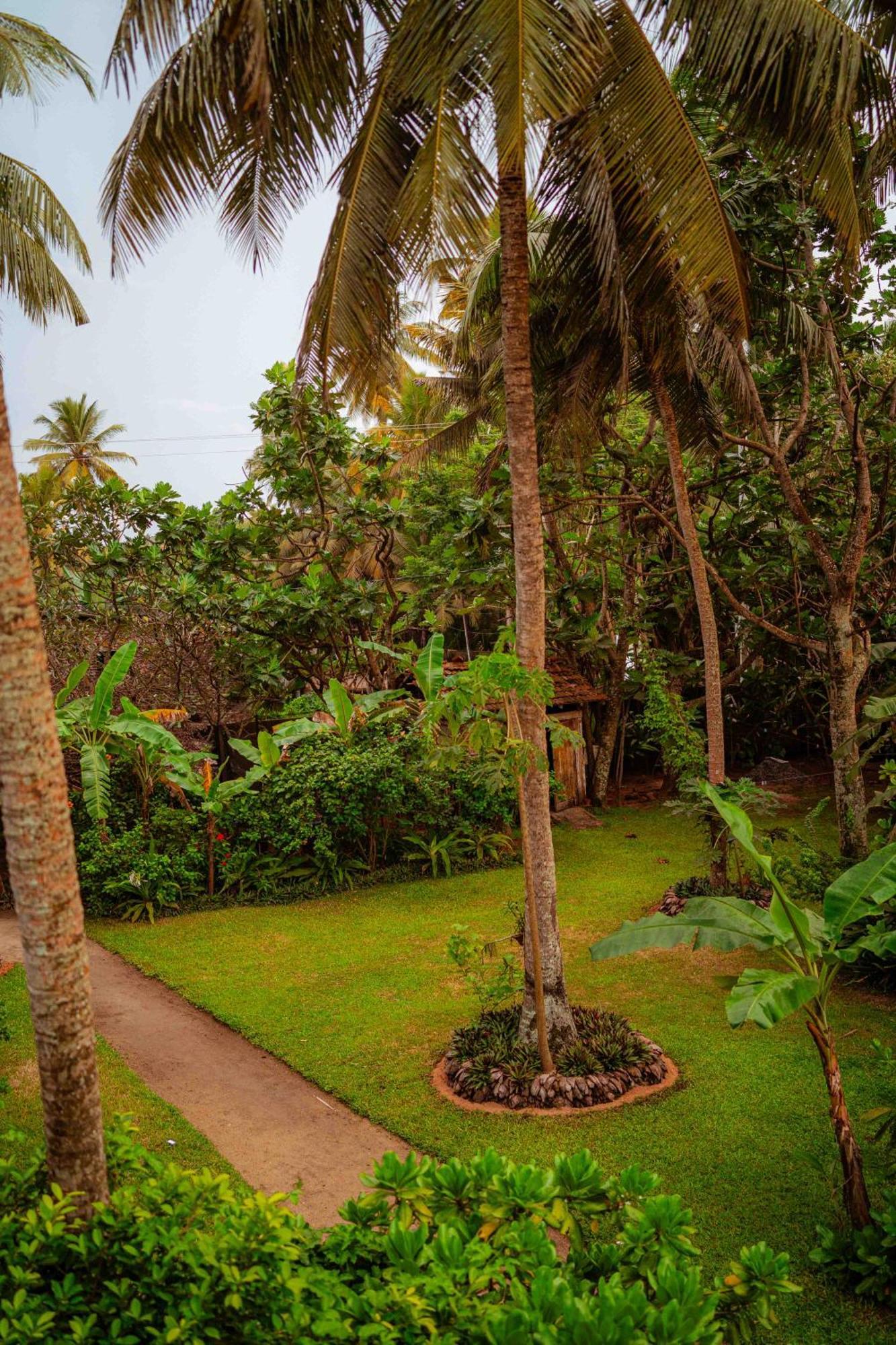 Amuura Beach Villa Берувала Экстерьер фото